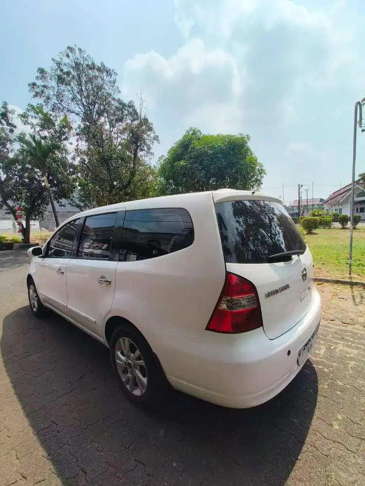 Nissan Grand livina 2011 Bensin