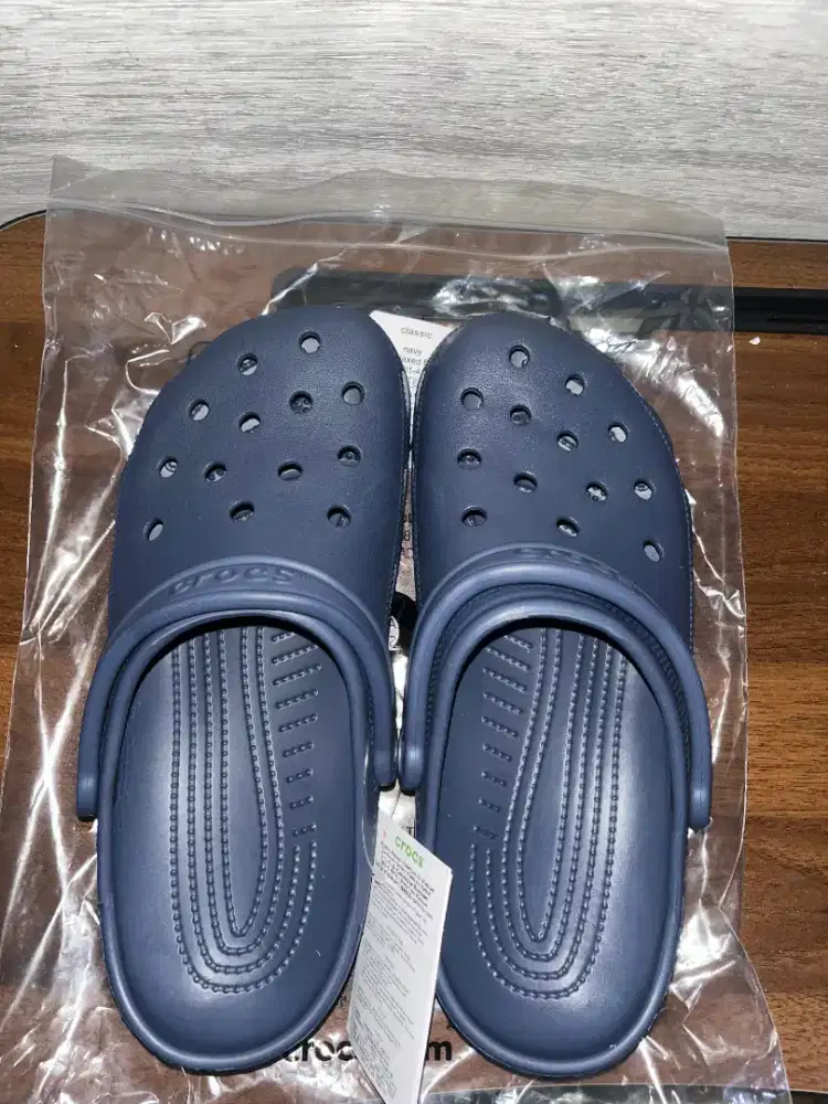 sandal merk crocs