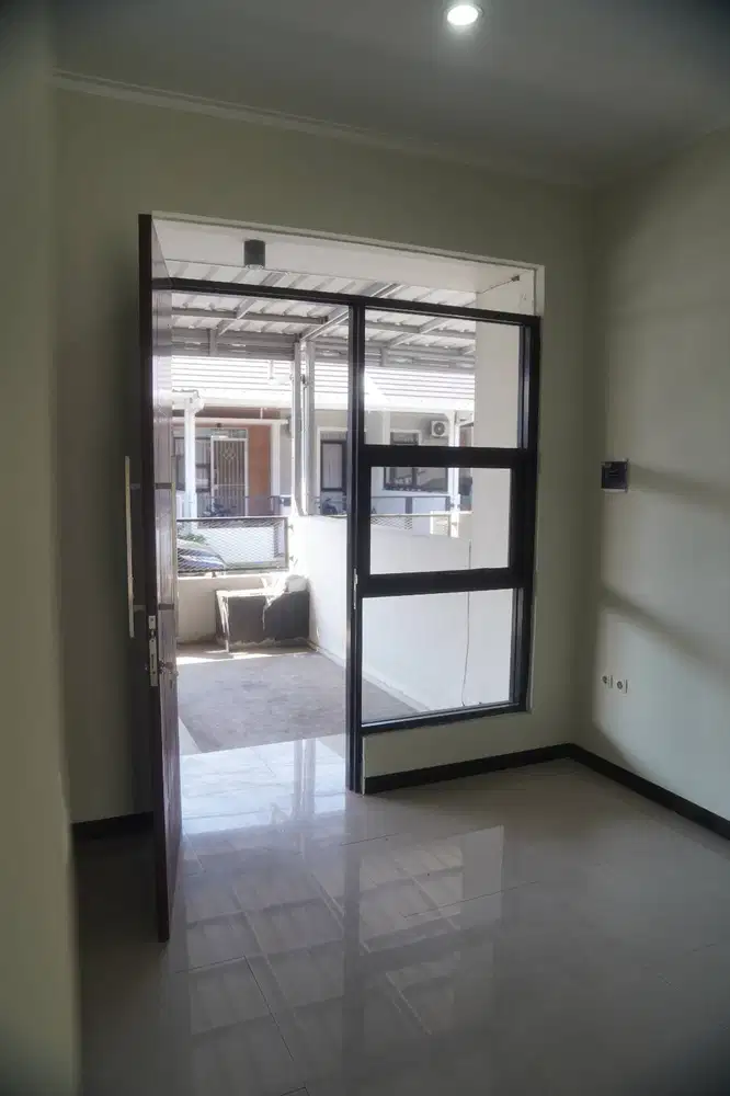 Dijual Rumah di Taman Kopo Indah Bandung Siap Huni