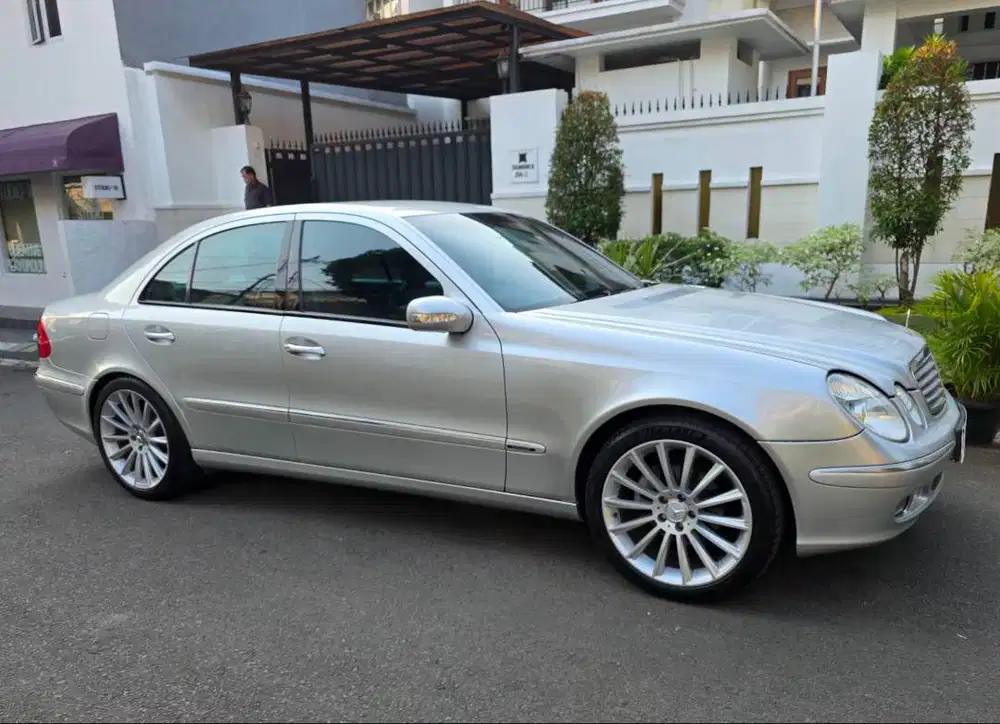Mercedes Benz E 260 Tahun 2005