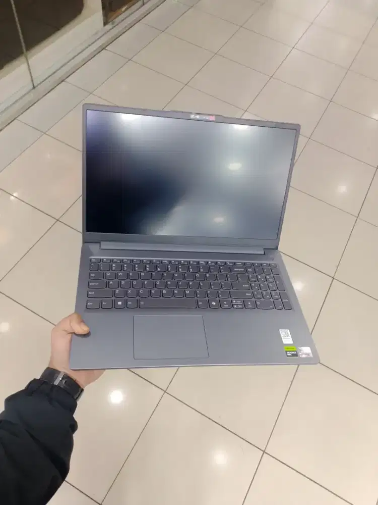 Laptop Lenovo LOQ Essentials Ryzen 7 7735HS Ram 16GB SSD 512GB RTX3050
