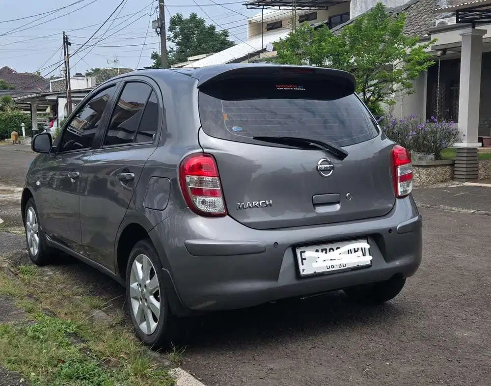 Nissan March 2011 Bensin