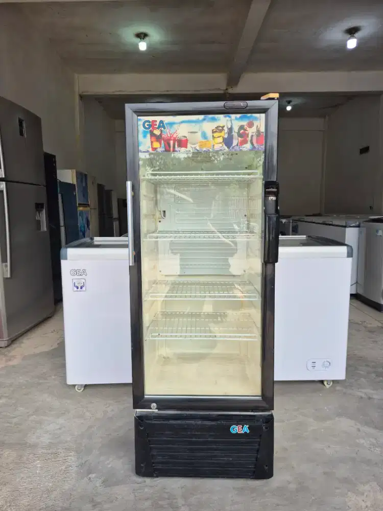 SHOWCASE GEA 4RAK SIAP PAKAI