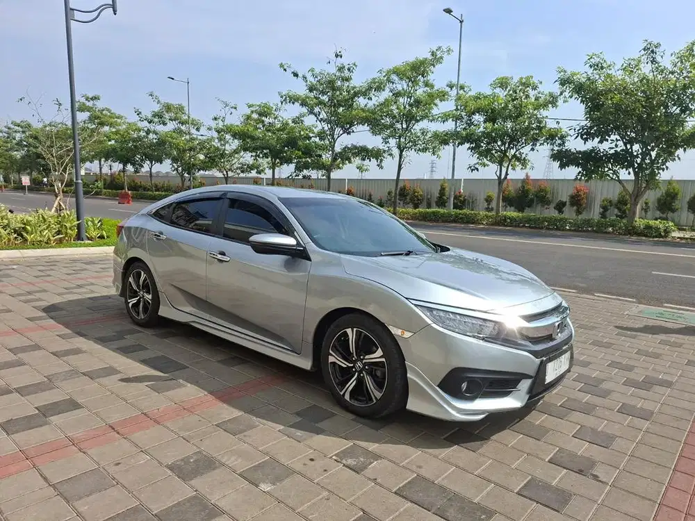 Civic Turbo ES AT 2017 Dp 15JT