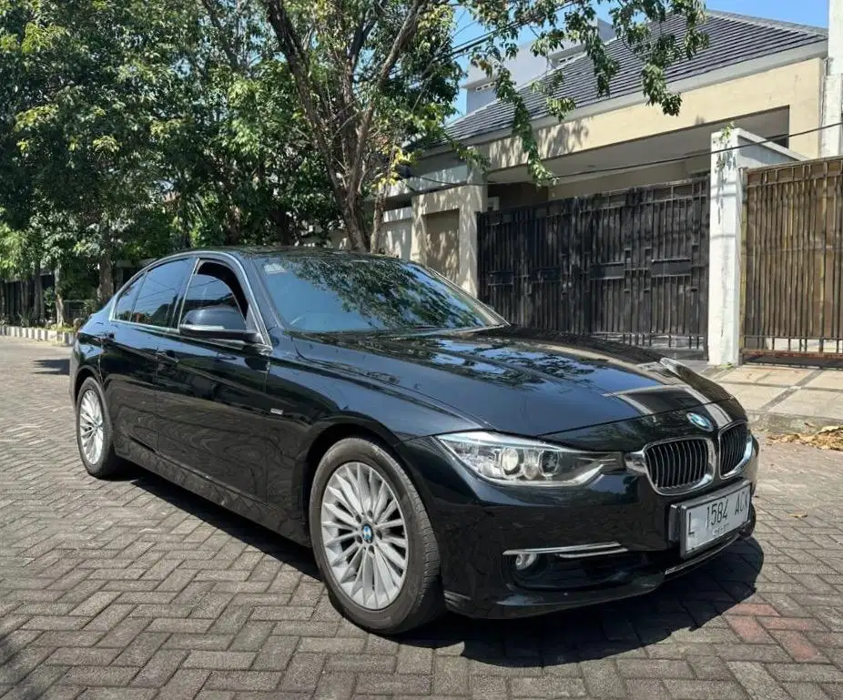 BMW 320i 2.0 LUXURY BENSIN MATIC 2013 KM 50rb
