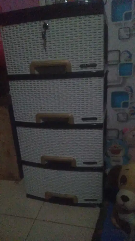 Lemar kontainer 4 susun