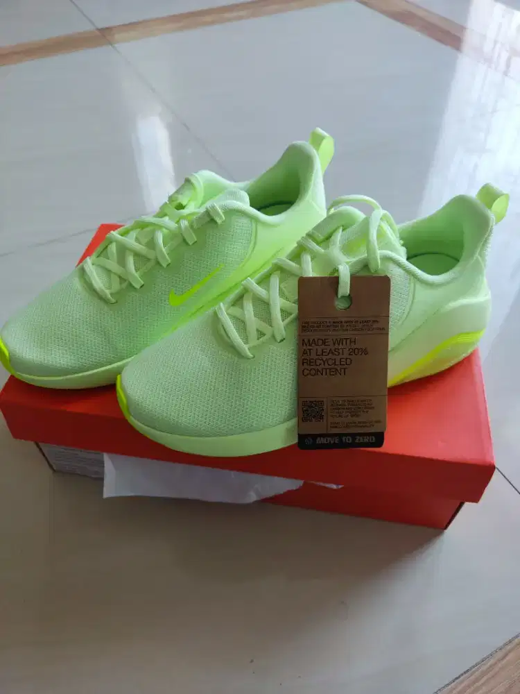 Nike Sepatu Wanita Bella 7 Workout - Barely Volt [FZ1689-700]
Size 39