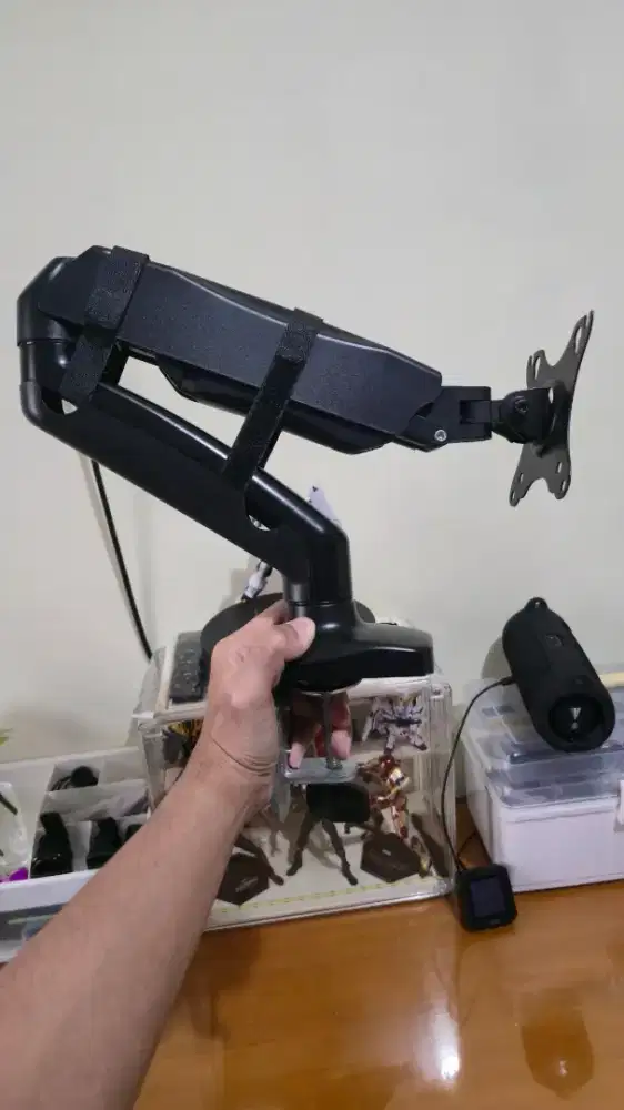 monitor arm gas spring
