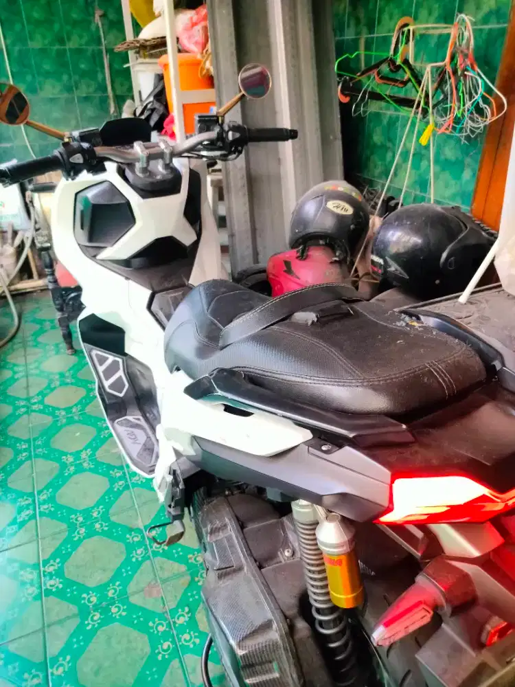 Adv 150 warna putih tangan pertama