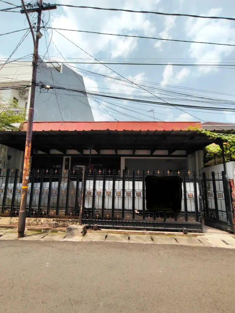 DIJUAL RUMAH TINGGAL - SANGAT STRATEGIS & BEBAS BANJIR!!