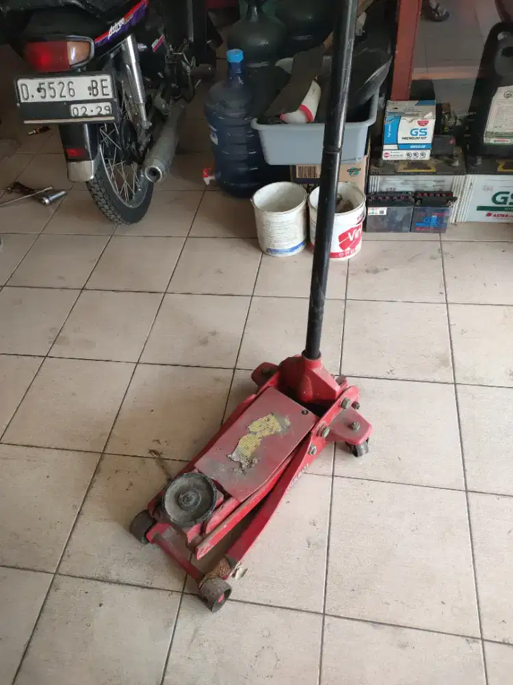 Dongkrak Buaya Krisbow 3 Ton Hydraulic Jack