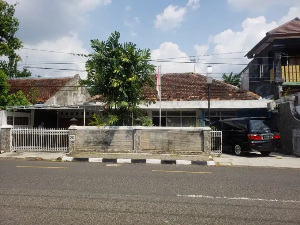 JUAL RUMAH STRATEGIS DEKAT LEMPUYANGAN & MANDALA KRIDA, SHM