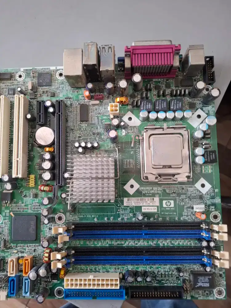 Motherboard komputer P4