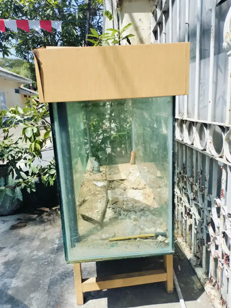 aquarium bekas air laut