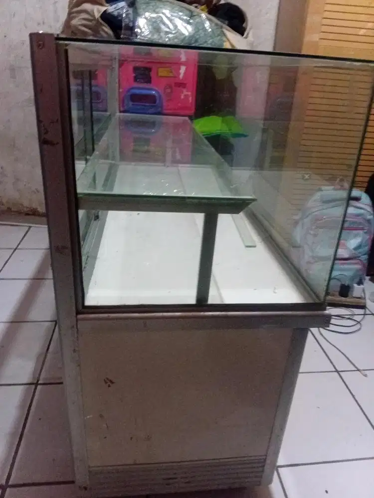 etalase untuk berjualan