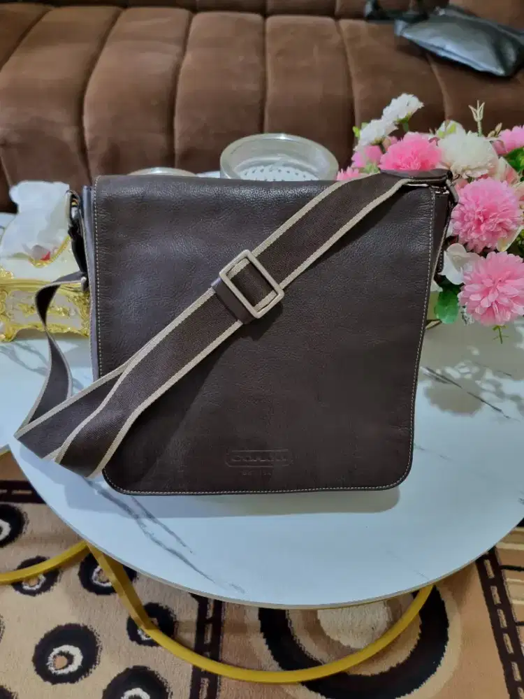 Tas slingbag Coach bahan kulit