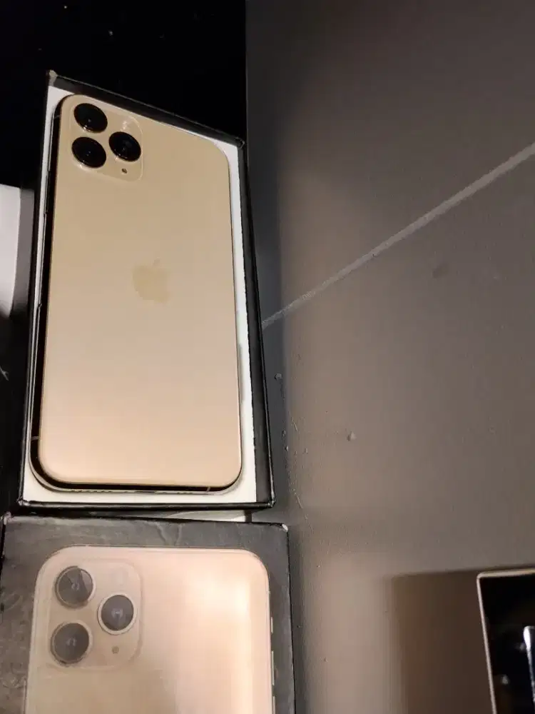 Iphone 11 pro 256gb lengkap sudah gan