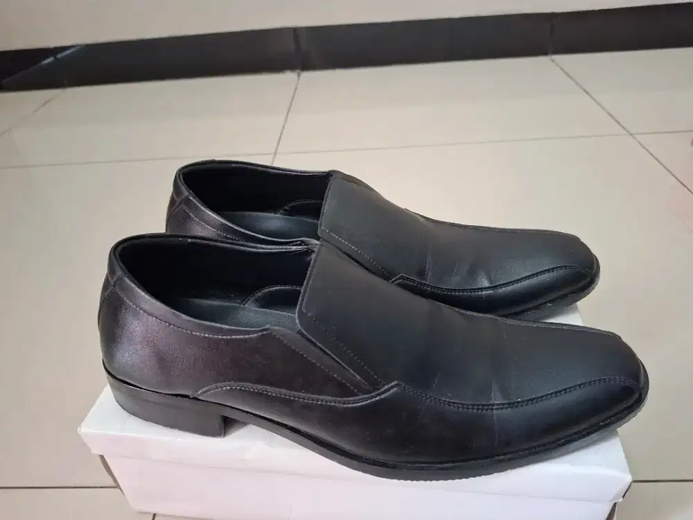 Sepatu Pantofel Pria Ukuran 43