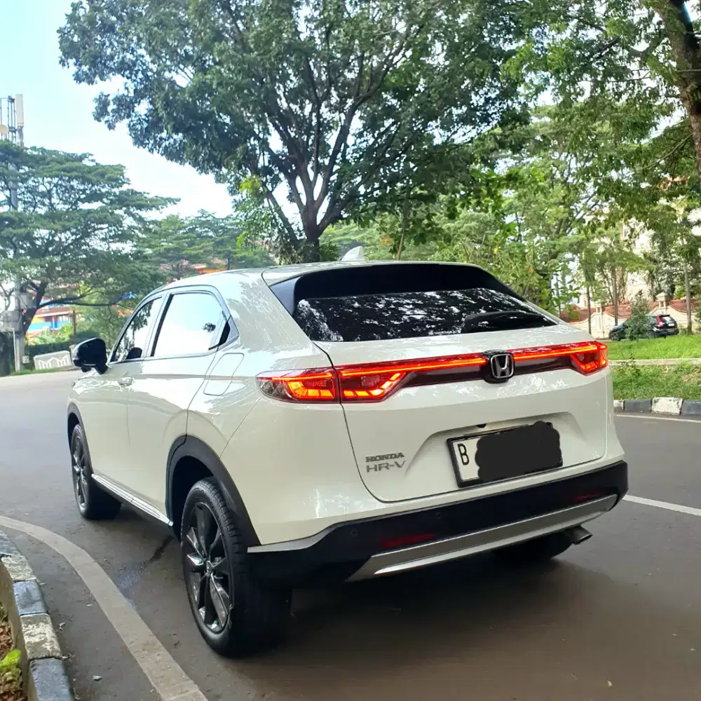 Atap kaca panoramic! Honda HRV SE AT 2023 putih