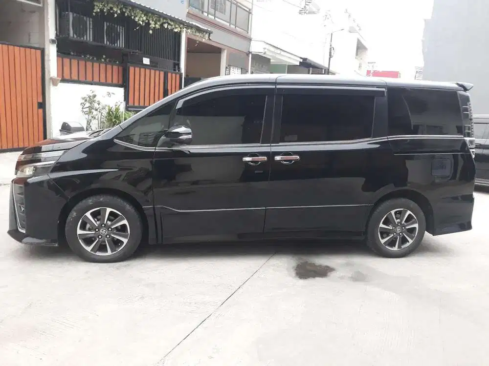 Toyota Voxy 2021 Bensin