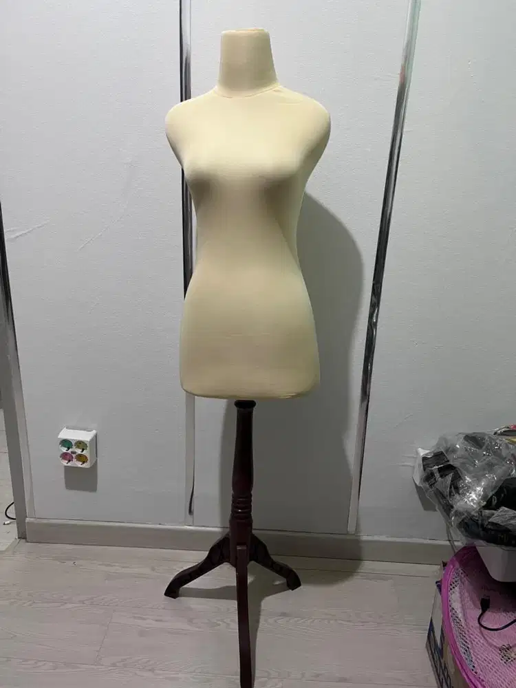 Manekin + stand kaki