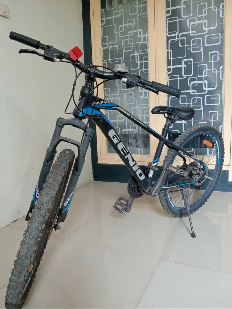 Sepedah gunung Genio edisi BlackDop