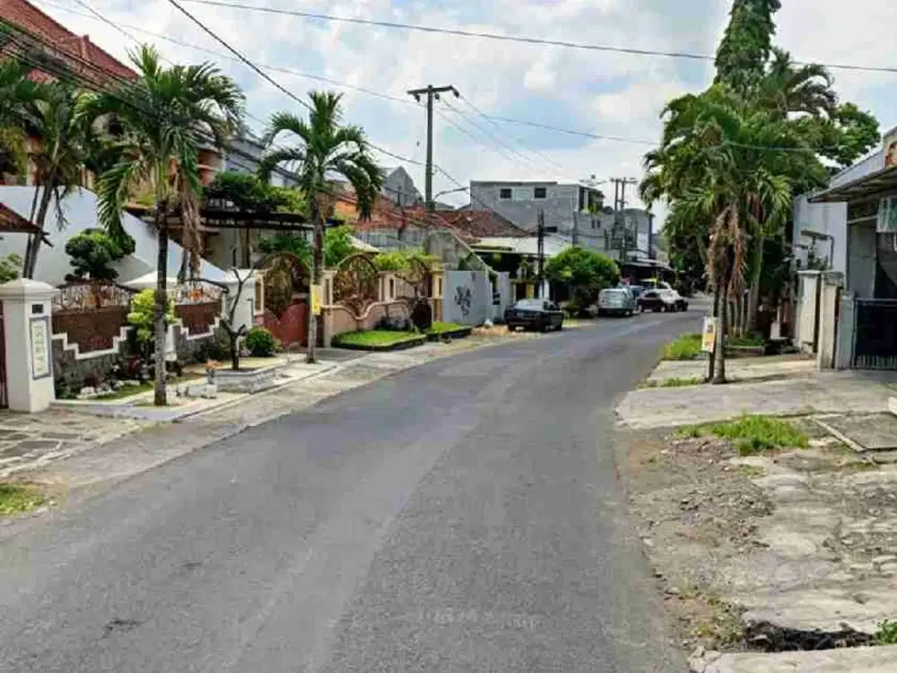RUMAH POROS JALAN RAYA PERUMAHAN SAWOJAJAR MALANG