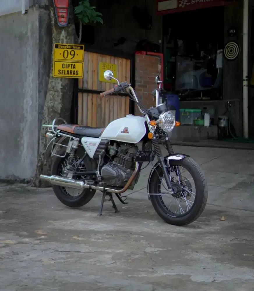 Benelli Motobi 152 British Custom