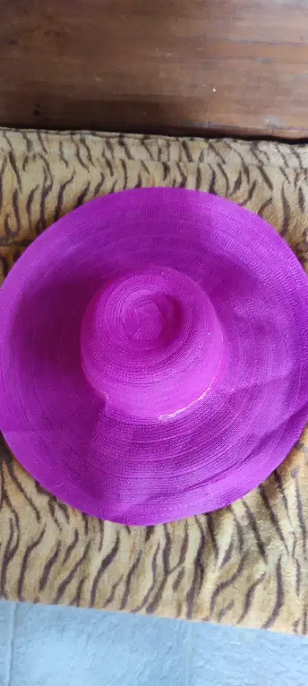 Topi untuk piknik warna pink