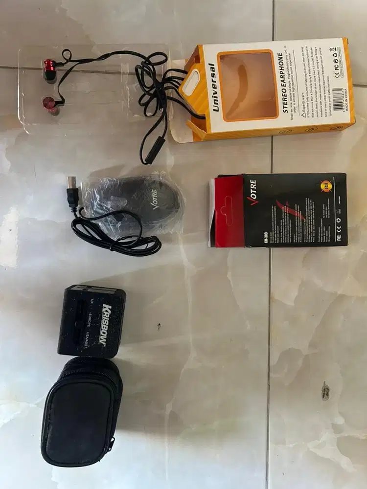 Wired mouse, earphone dan universal charger