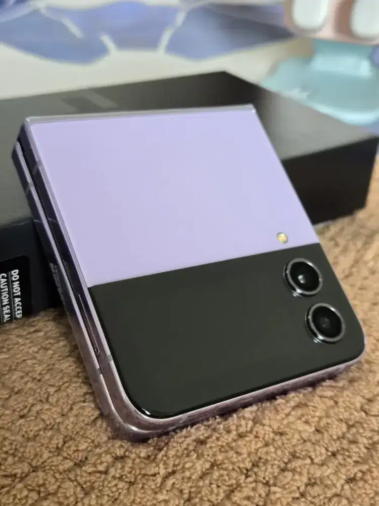Dijual HP Samsung Flip 4 Bora Purple 8GB/256GB (Second Mulus)