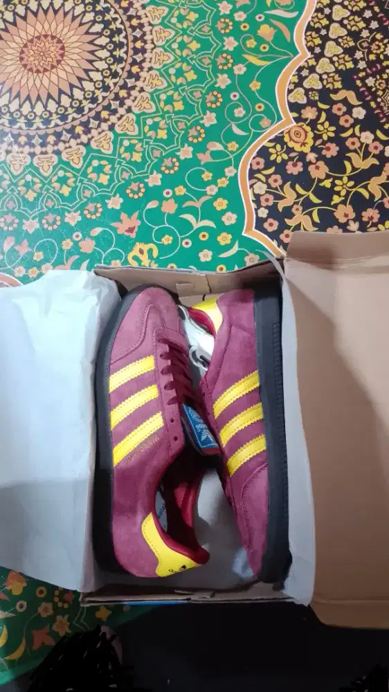 sepatu casual adidas