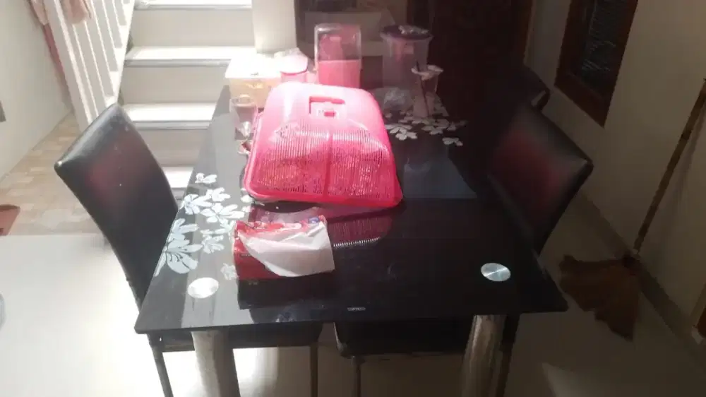 Meja makan minimalis murah