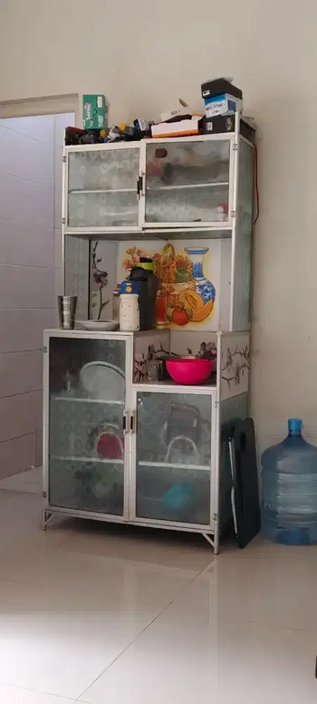 Lemari piring kaca stenlis