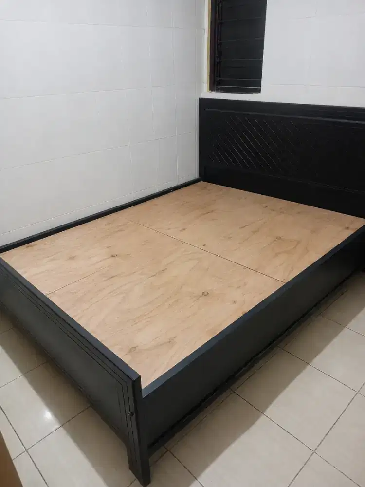 Dipan kayu jati