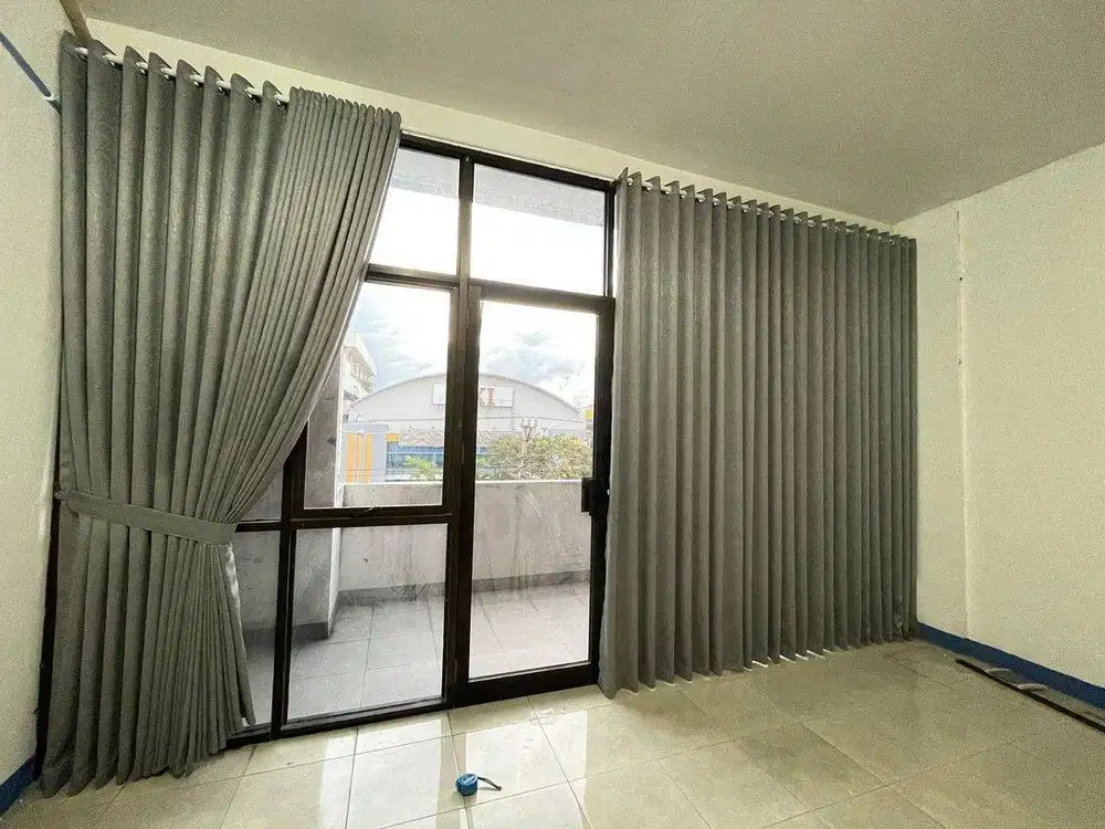 Jasa tukang pasang gorden model terbaru gorden blackout gorden kantor