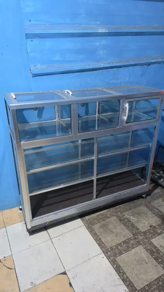 Etalase warung sembako