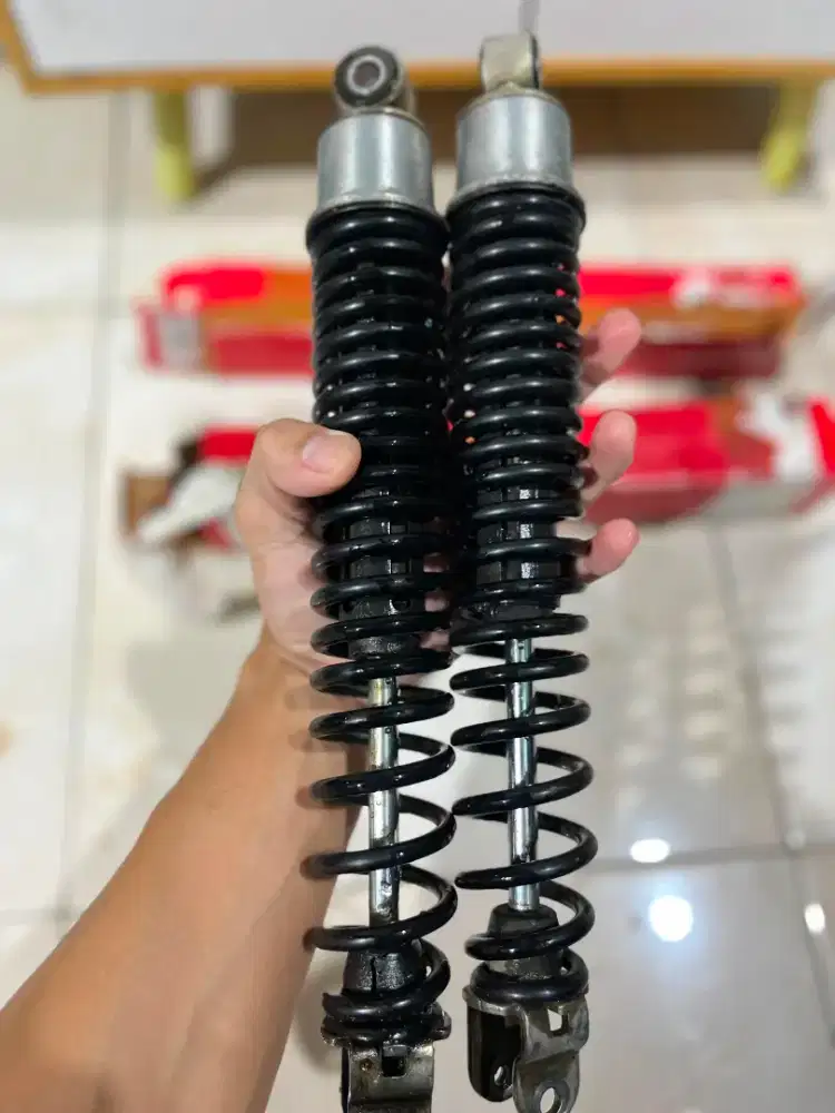 Shock belakang PCX 150