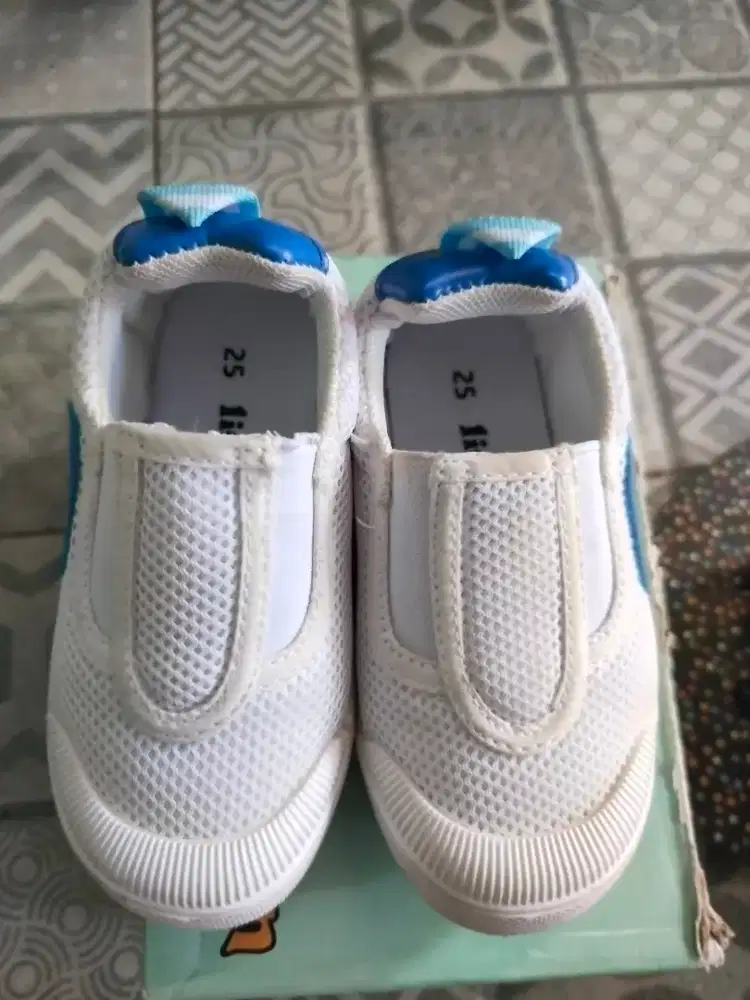 sepatu little m