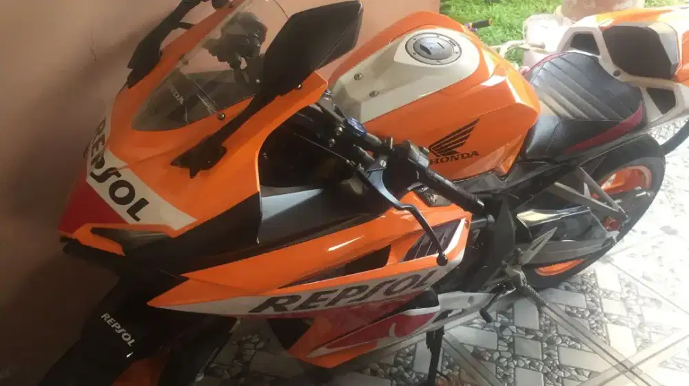 Dijual Cepat dan murah Honda CBR 250R