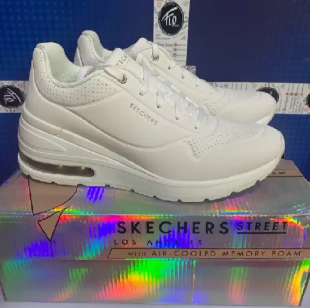 Sepatu skechers million air woman
