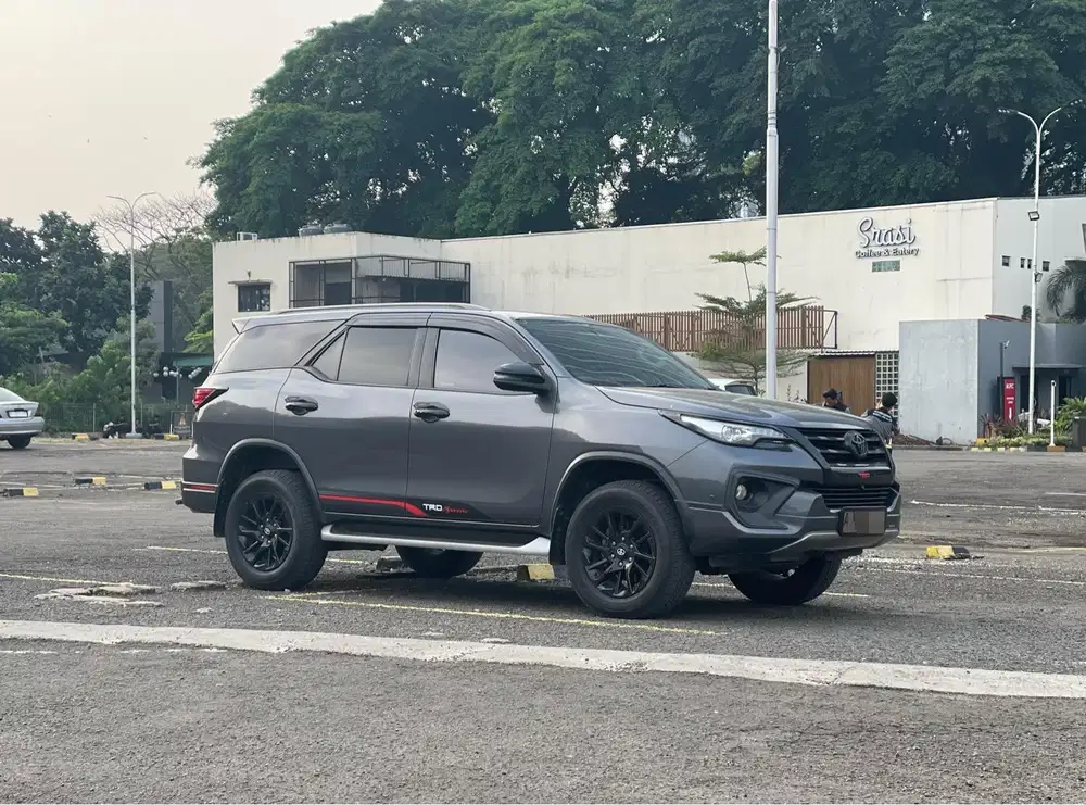 Siap Pakai! Fortuner VRZ TRD Diesel Solar Matic 2019 4x2