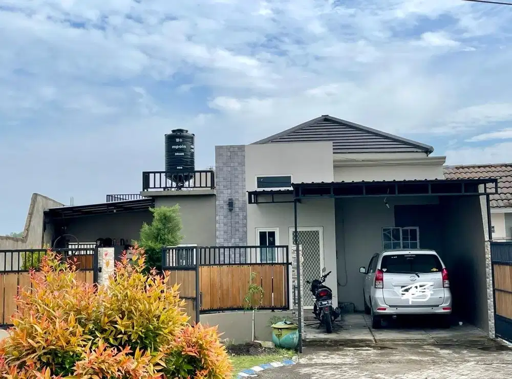 Rumah pojok luas siap huni