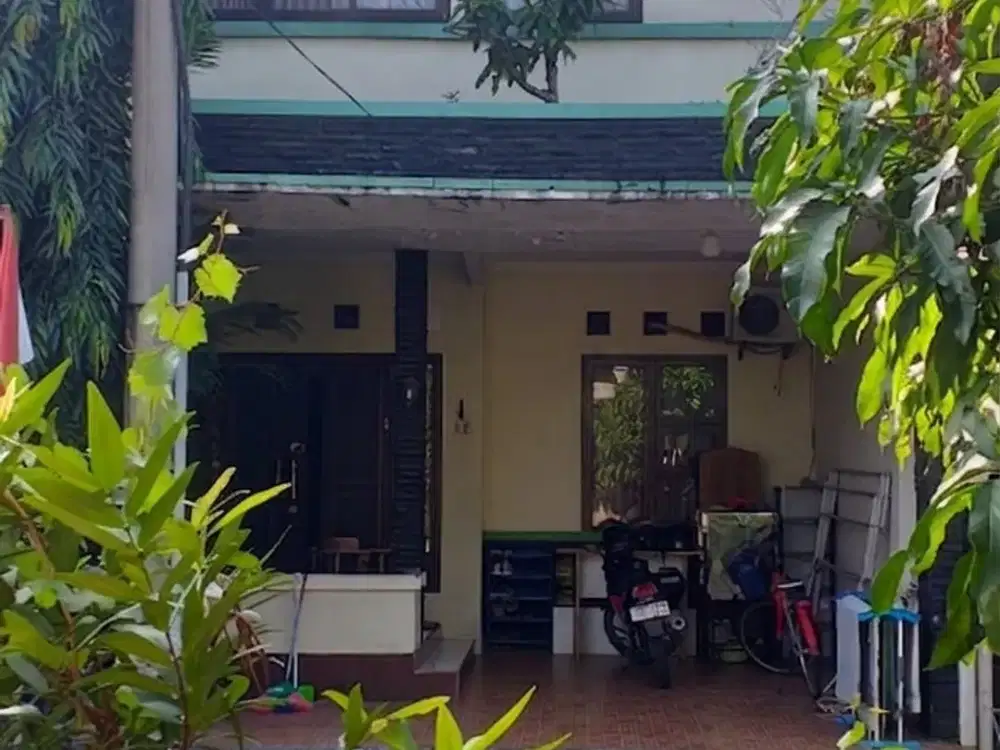 TURUN HARGA. RUMAH 2 LANTAI SIAP HUNI, HADAP TAMAN.  DELTAMAS