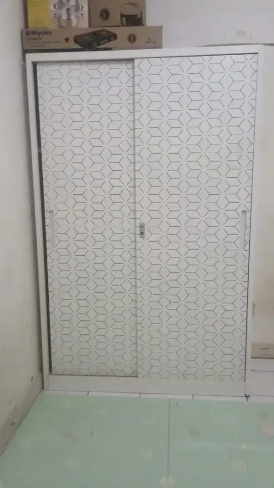 Lemari Pakaian Baju