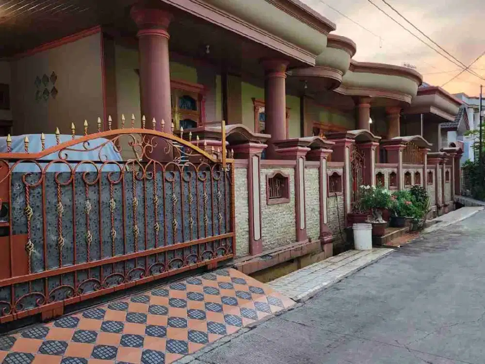 Rumah Megah di pondok pekayon indah 2Kavling nempel 1 Ruko
