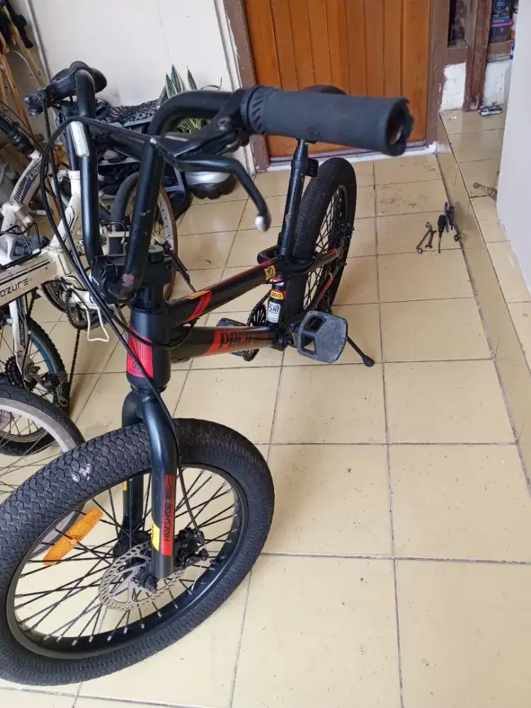 Sepeda BMX 20 inchi