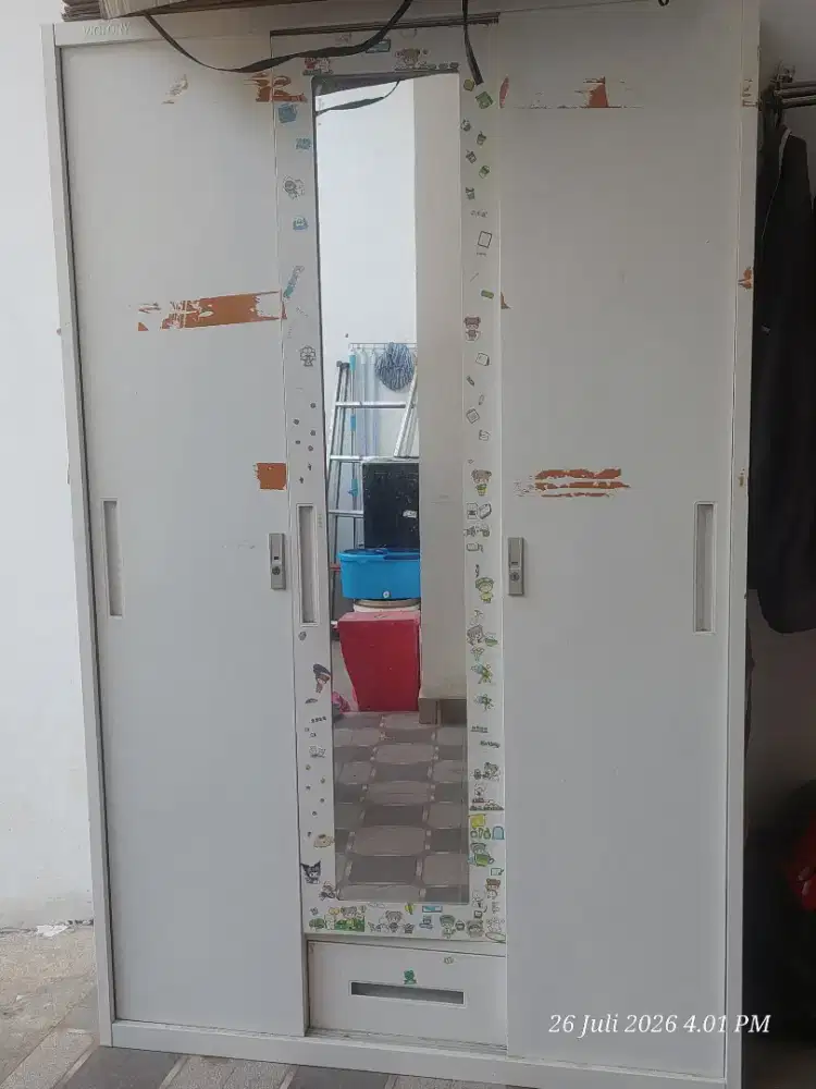 lemari besi 3 pintu