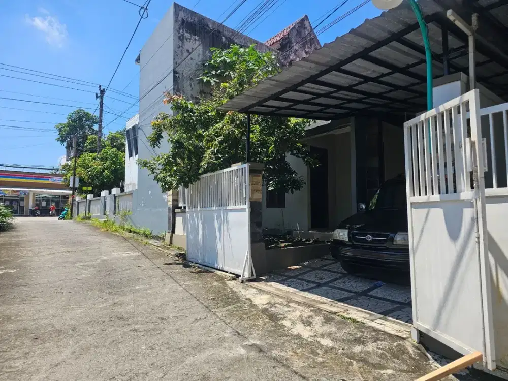 Rumah Luas Dekat Jalan Utama di Utara Candi Sambisari Purwomartani Sleman