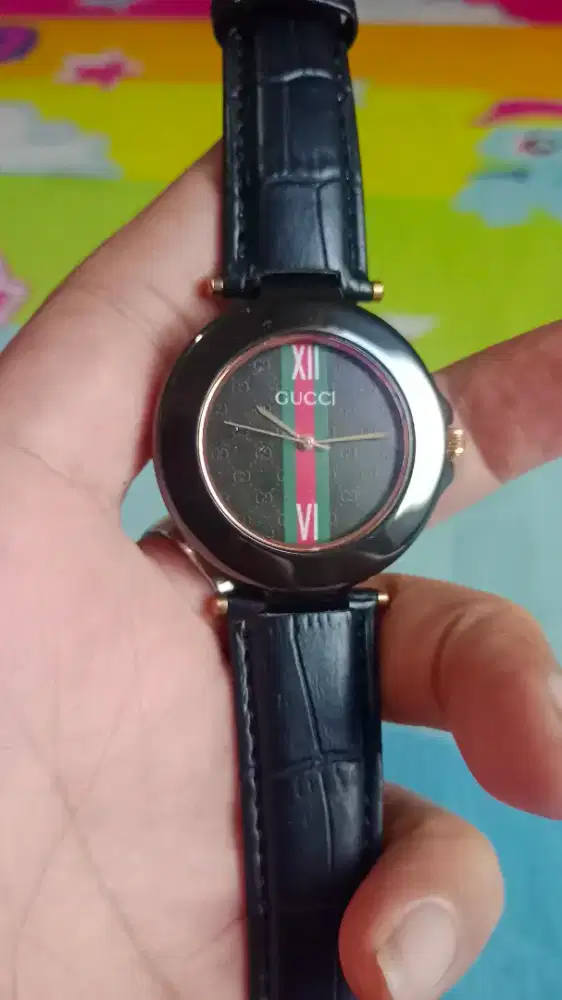 Jam tangan gucci